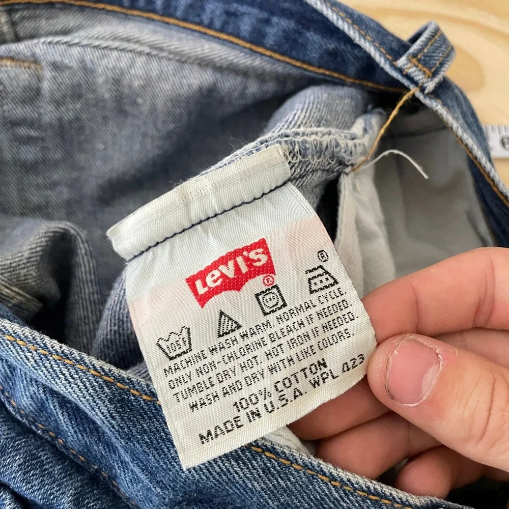 Vintage Levis 501 Jeans Mens 32x32 fits 30x31 Made in USA Dark Wash 90s Button